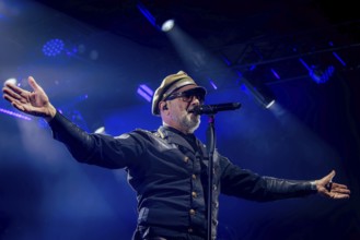 Alexander Wesselsky, singer of Eisbrecher live on Kaltfront Tour 2025 Tour in the Columbiahalle