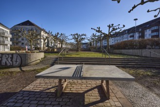 Residential area, apartment blocks, public table tennis table, bare trees, plane trees (Platanus),