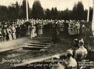 Funeral of General von Emmich in Hanover. The prayer at the grave, 1914 - 1918, 1st World War,