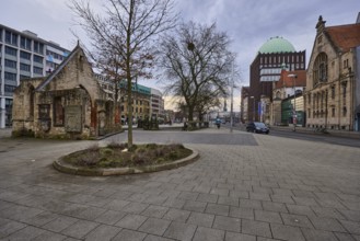Nikolaikapelle, ruin of a chapel, architectural monument, city trees, general architecture, diffuse