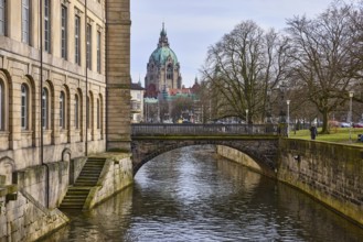 Leineschloss, Leineschlossbrücke, castle, facade, sandstone architecture, sandstone staircase,
