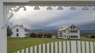 View through a white entrance gate, Fokstugu farm, Fjellstue, pilgrim accommodation, mountain hut,