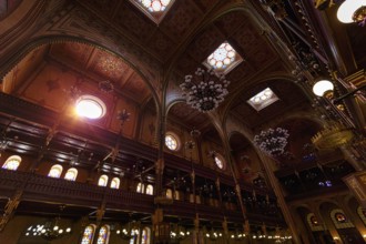 Artfully decorated interior, incidence of light through windows, rays of sunlight, Great Synagogue,