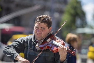 Street musician in the centre of Budapest
