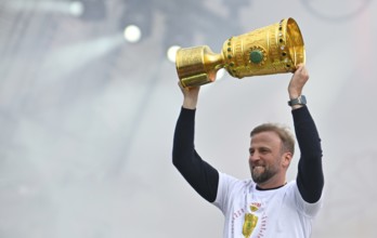 Coach Sebastian Hoeneß VfB Stuttgart with trophy, jubilation joy emotion VfB Stuttgart victory