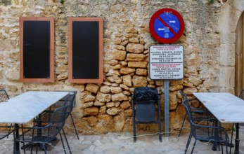 Outdoor seating, catering in the old town of Santanyi, Majorca, Balearic Islands, Spain, Europe