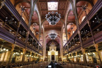 Artfully decorated interior with Torah shrine, Great Synagogue, Nagy Zsinagoga, Pest district,