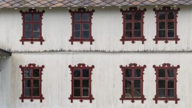 Old wooden house with ornate windows, Fokstugu farm, Fjellstue, pilgrims' accommodation, mountain