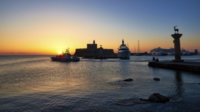Sunrise in the harbour with boats and an impressive fortress silhouette, Sunrise, Dawn, Fort of