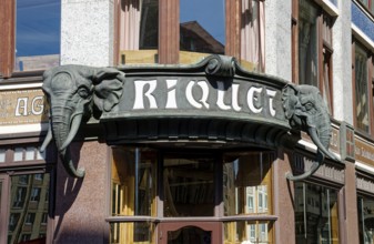 Riquethaus, Riquet coffee house with Art Nouveau mosaics by architect Paul Lange, landmark are two