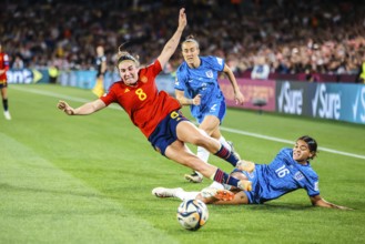 SYDNEY, AUSTRALIA, AUGUST 20: Mariona CALDENTEY of Spain goes down from a heavy challenge from