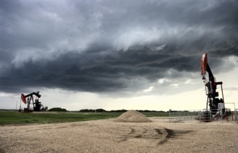Prairie Storm Clouds Canada Saskatchewan Summer Warnings