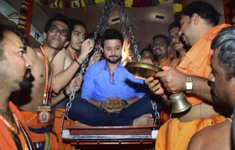Marathi actor Swapnil Joshi visits GSB seva mandal to offer prayer on the occasion of Ganesh