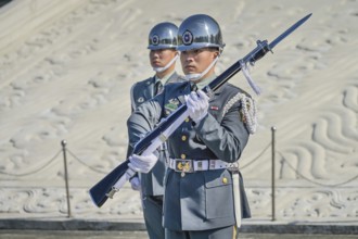 Soldiers, changing of the guard at the Chiang Kai-Shek Memorial, Taipei, Taiwan, Asia