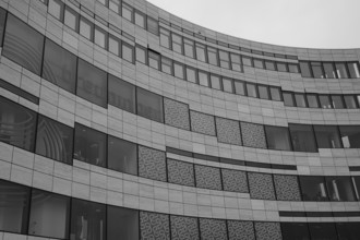 Wave-shaped building in the historic city centre, black and white, Düsseldorf, Germany, Europe