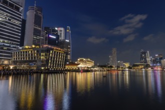 Skyline, Fullerton Bay Hotel and Fullerton Hotel, Esplaade Theatre at the back, Marina Bay,