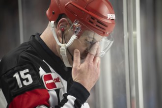 LanxessArena, Cologne, North Rhine-Westphalia, Christopher Schadewaldt (Referee, #15), PENNY DEL,