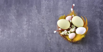 The perfect table with colourful table decorations for Easter