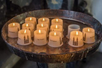 Sacrificial lights, Former collegiate church of St Peter, a Roman Catholic parish church, Bad
