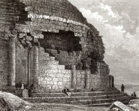 Madghacen oder Medracen, ein königlicher Mausoleum-Tempel der numidischen Berberkönige, in der Nähe