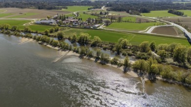 Green banks with numerous trees, behind which a village and wide fields extend, Bogen, Lower
