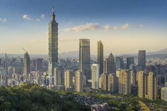 Panoramic view of the Taipei skyline from Elephant Mountain, Taiwan, Asia