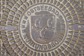 Gully cover with coat of arms 3 seagulls, Kühlungsborn, district of Rostock, Mecklenburg-Western