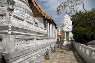 Wat Ratchapradit (Rajapradit) was constructed in the mid-19th century during the reign of King