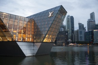14.12.2018, Singapore, Republic of Singapore, Asia, Louis Vuitton luxury boutique in Marina Bay