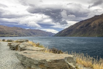 An image of the lake Wakatipu in south New Zealand