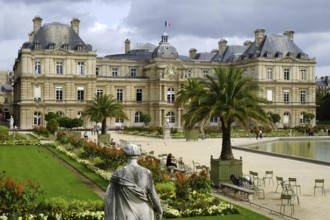 Jardin du Luxembourg in the centre of Paris. In the background the Palais du Luxembourg, in the