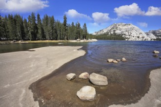 The majestic American nature. A shallow lake in a hollow among the mountains