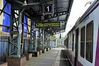 Marine lines railway station, Mumbai, Maharashtra, India, Asia