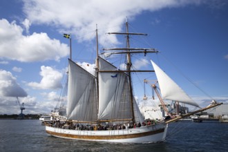 Sailing ship
