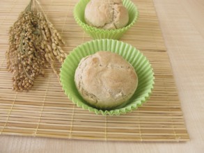 Roll muffins made from spelt, millet and rice
