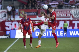 Football match, Ritsu DOAN SC Freiburg centre and Marvin PIERINGER 1. FC Heidenheim right in aerial