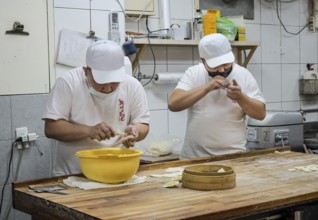 Chefs, Dumpling Restaurant, Hang Zhou Xiao Long Bao, Section 2, Hangzhou S Rd, Da'an District,