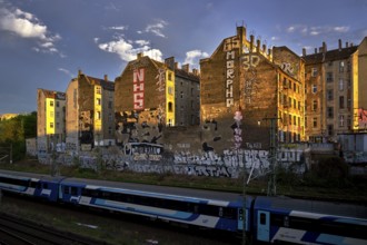 Germany, Berlin, 21.04.2025, rear buildings, gable, Kopenhagener Straße, Schönfließer