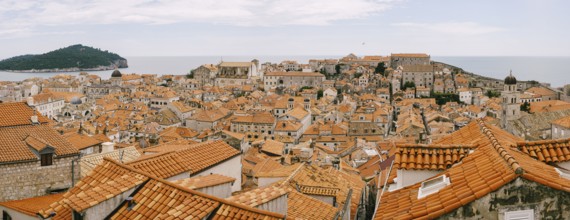 Panoramic views of the entire old town of Dubrovnik. View from the wall to the tiled roofs
