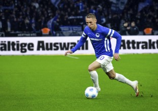 Pal Dardai (Hertha BSC #20) on the ball. (DFLDFB REGULATES PROHIBIT ANY USE OF PHOTOGRAPHS AS IMAGE