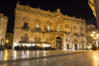 Night shot of square and baroque building in beautiful ancient Italian city (Syracuse) on the