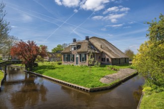 Giethoorn Netherlands, city skyline at canal and traditional house in Giethoorn village
