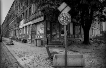 Germany, Berlin, 20 October 1991, Pfarrstraße, many houses in the street are occupied by autonomous