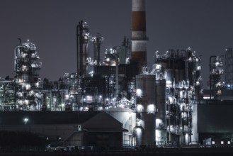 Factory night view of Kawasaki Keihin industrial zone. Shooting Location: Kawasaki City, Kanagawa