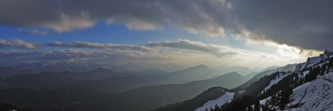 Light and weather mood on the Brauneck, Bavarian Prealps