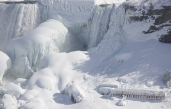 Winter Niagara Falls frozen snow and ice