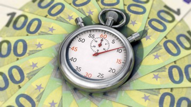 Symbolic image on the subject of the euro and time