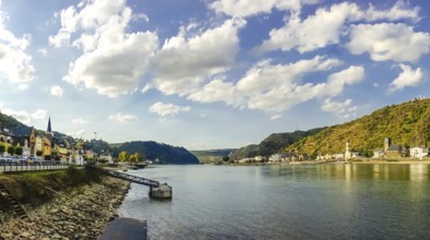 Blick auf den schönen Rhein an einem Sommertag in St. Goar