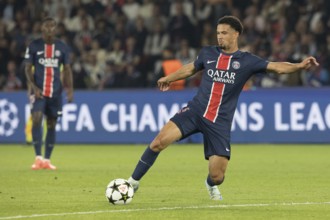 Football match, Warren ZAIRE-EMERY Paris Saint Germain on the ball, Parc des Princes football