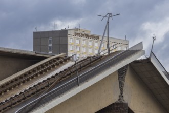 A section of the Carola Bridge has collapsed. Over a length of around 100 metres, the section on